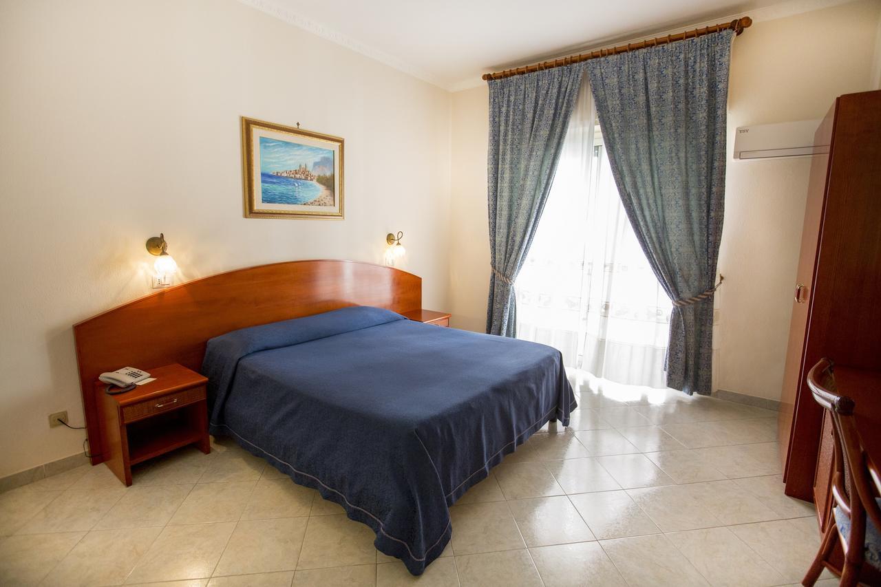 Hotel Mediterraneo Cefalù Exterior foto